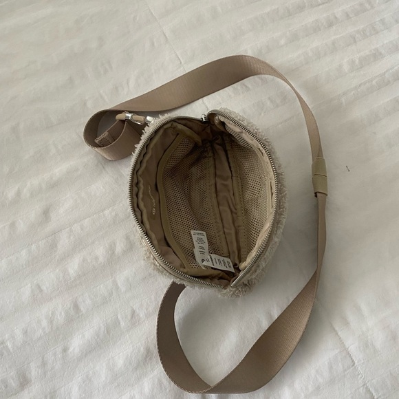 Cozy Beige Sherpa Crossbody Bag - Picture 6 of 12